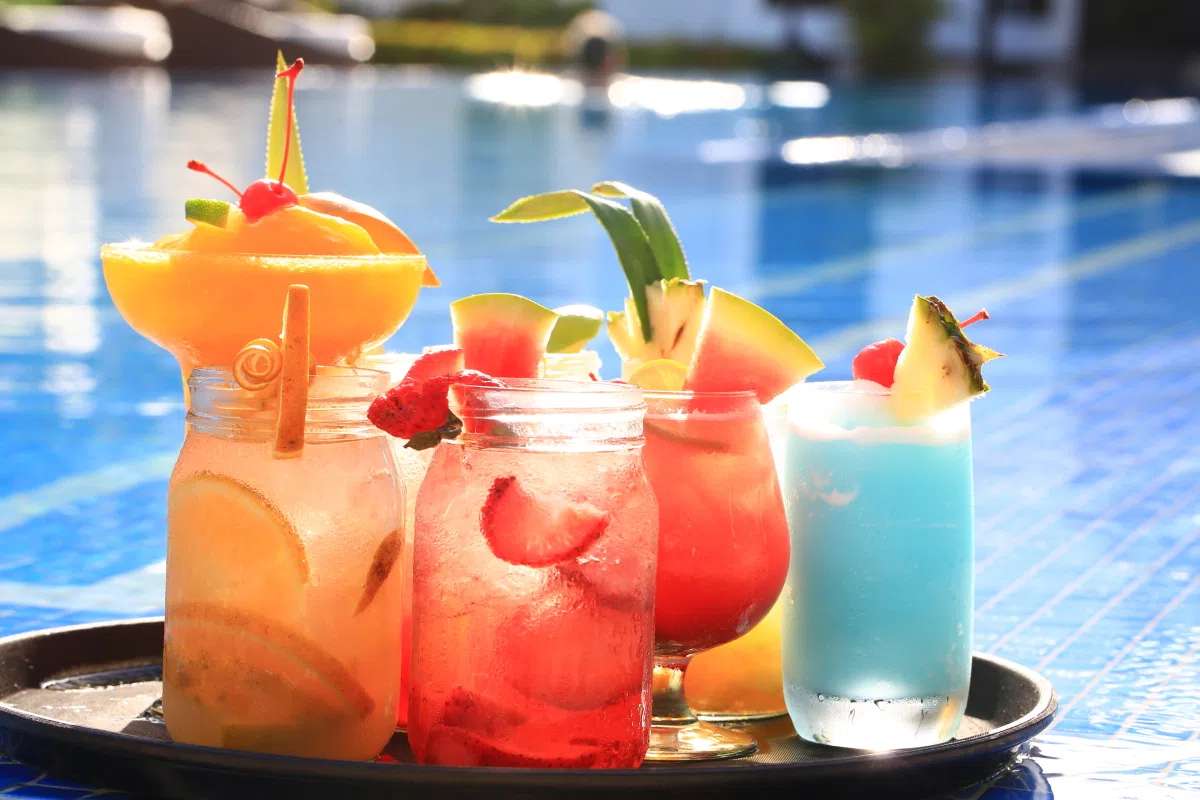 Jugo Poolside Bar serving colorful drinks beside the infinity pool