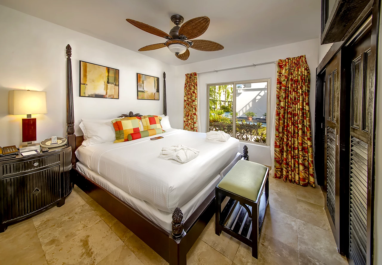 Luxury Lagoon Villa 3