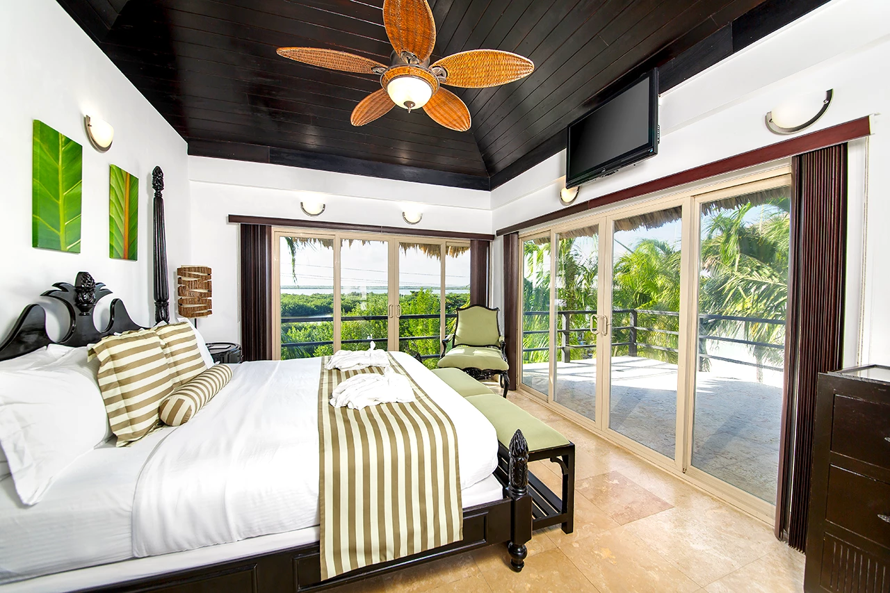 Luxury Lagoon Villa 2